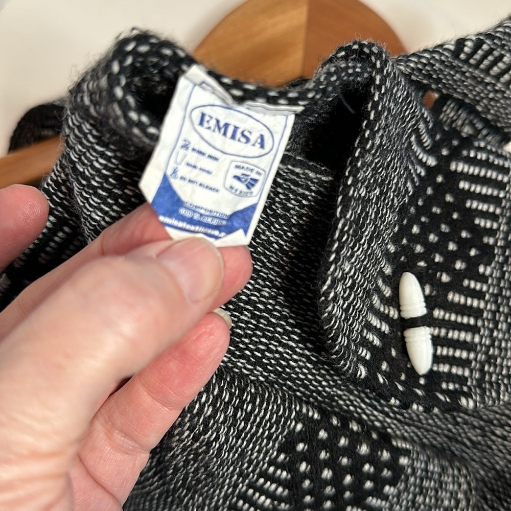 Emisa Made in Mexico woven backpack purse drawstring close & front zip pocket. - Picture 5 of 6